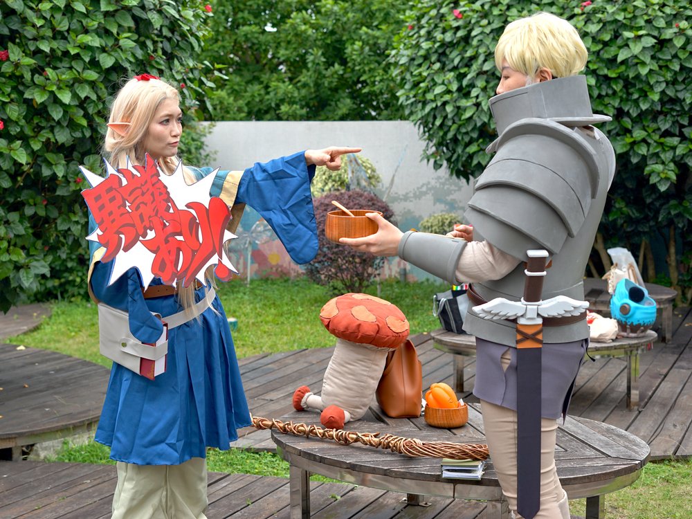 Cosplay de Marcille e Laios de Delicious in Dungeon