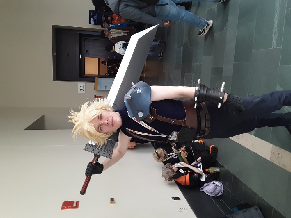 Cosplay de Cloud Strife de Final Fantasy VII