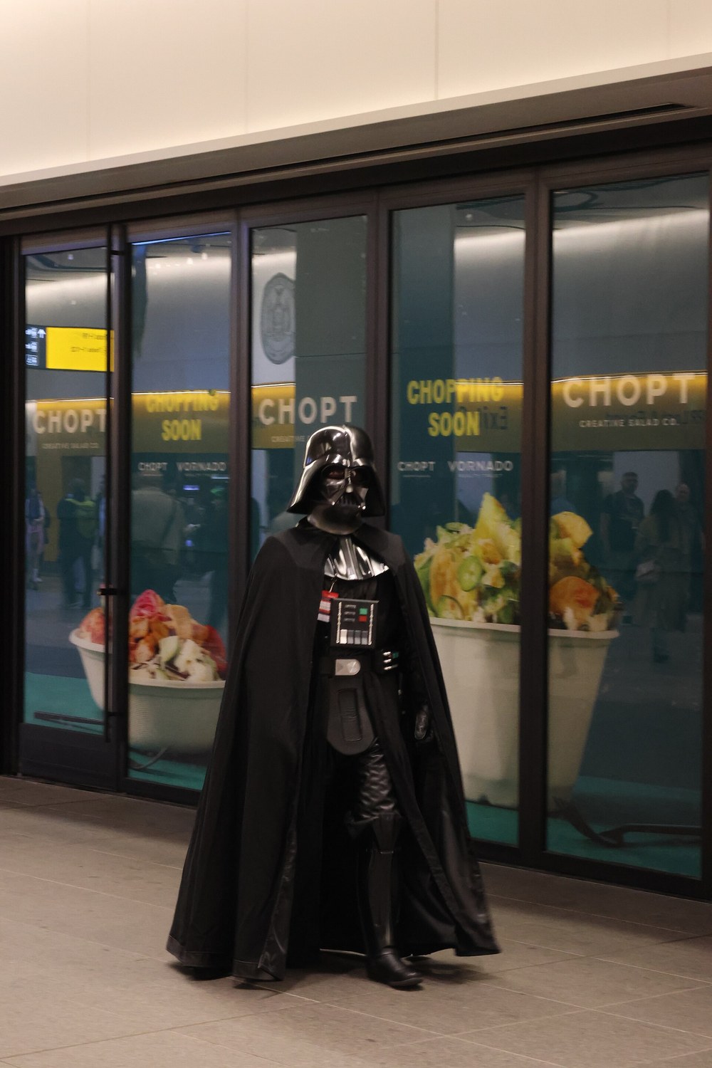 Cosplay de Darth Vader, um dos vilões que aparecem em Star Wars/Marvel: Hope Assembles