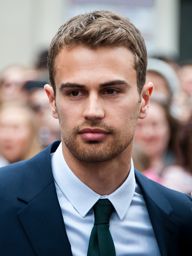 Theo James Divergent premiere
