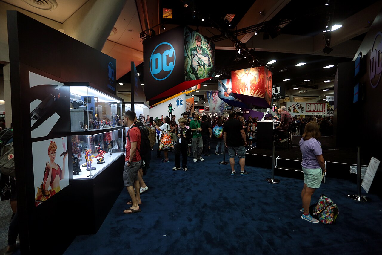 DC Comics booth (28434082566)