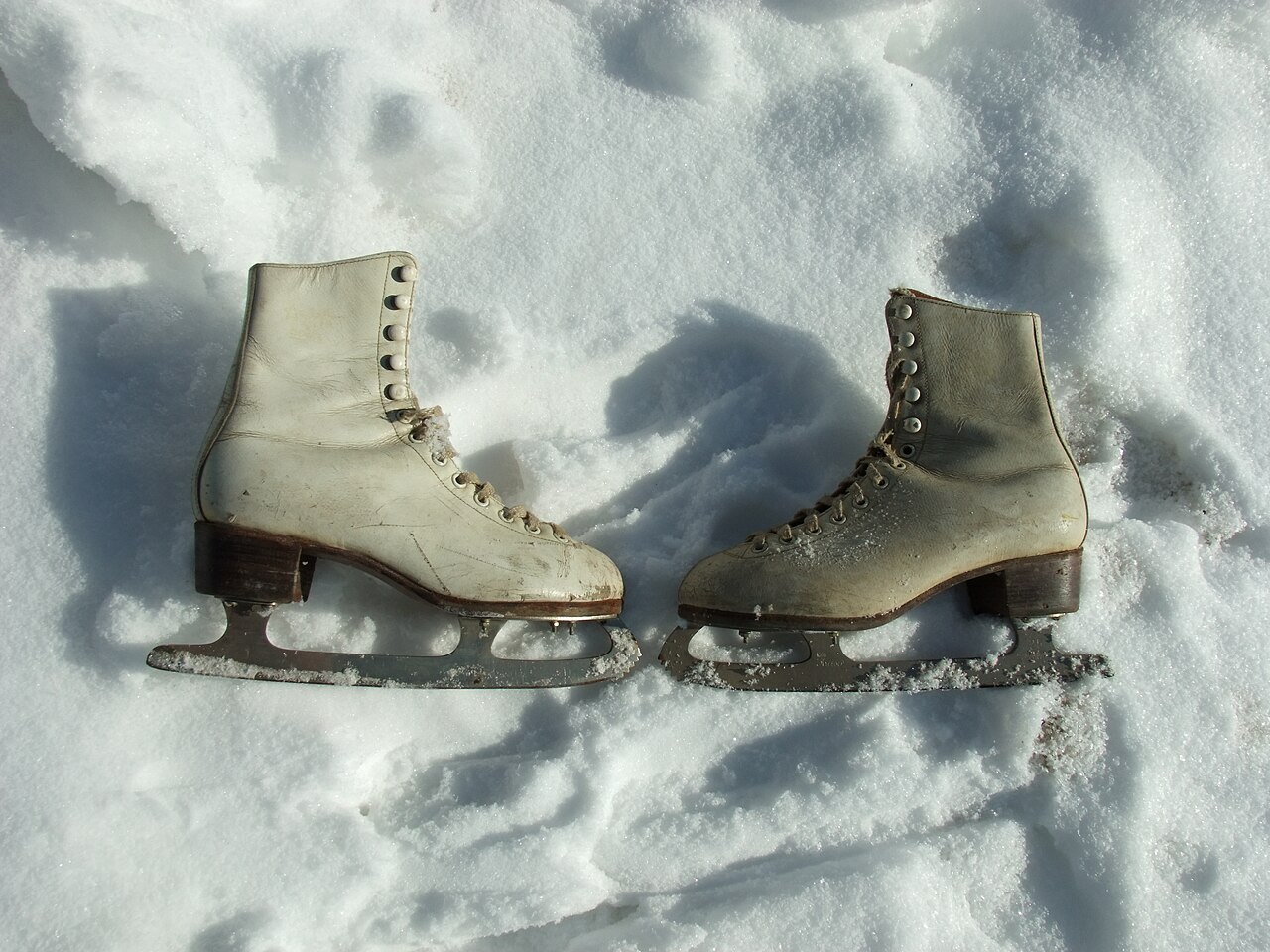 Used figure skate boots - 01
